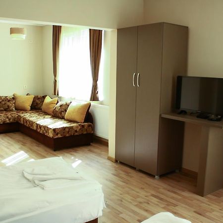Guest House Central Kŭrdzhali Esterno foto