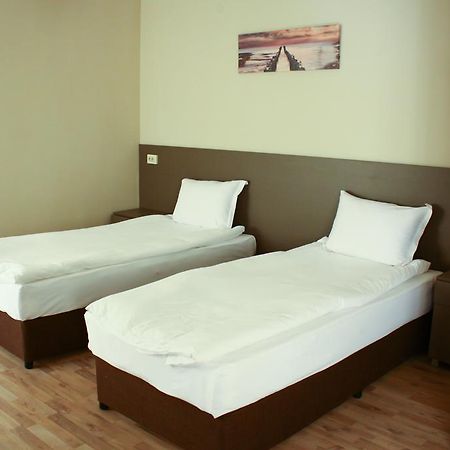Guest House Central Kŭrdzhali Esterno foto