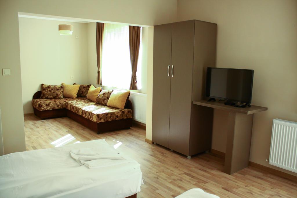 Guest House Central Kŭrdzhali Esterno foto