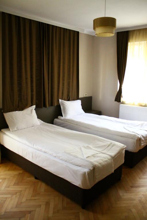 Guest House Central Kŭrdzhali Esterno foto