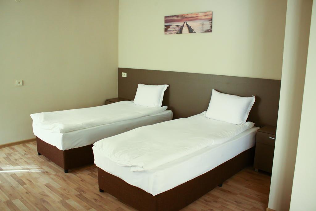 Guest House Central Kŭrdzhali Esterno foto
